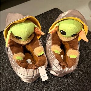 GAP x Star Wars Baby Yoda/Grogu Character Slippers NWT Youth size 1-2, 2 sets!